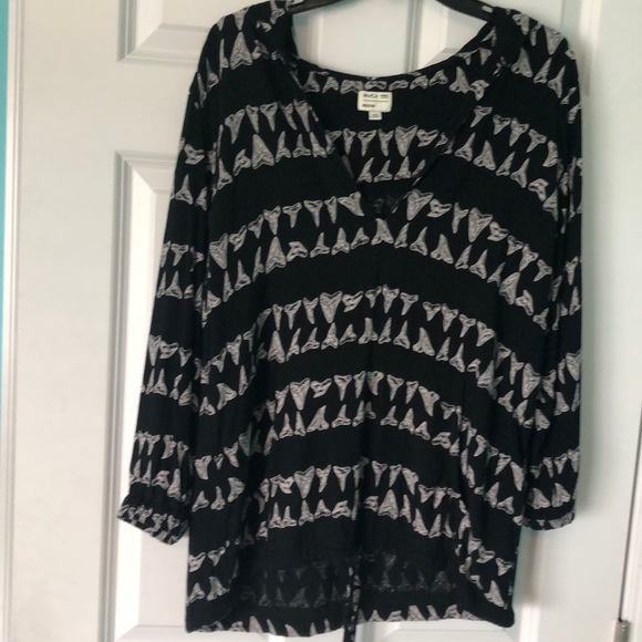 RVCA Tops - RVCA rayon hooded pullover shirt